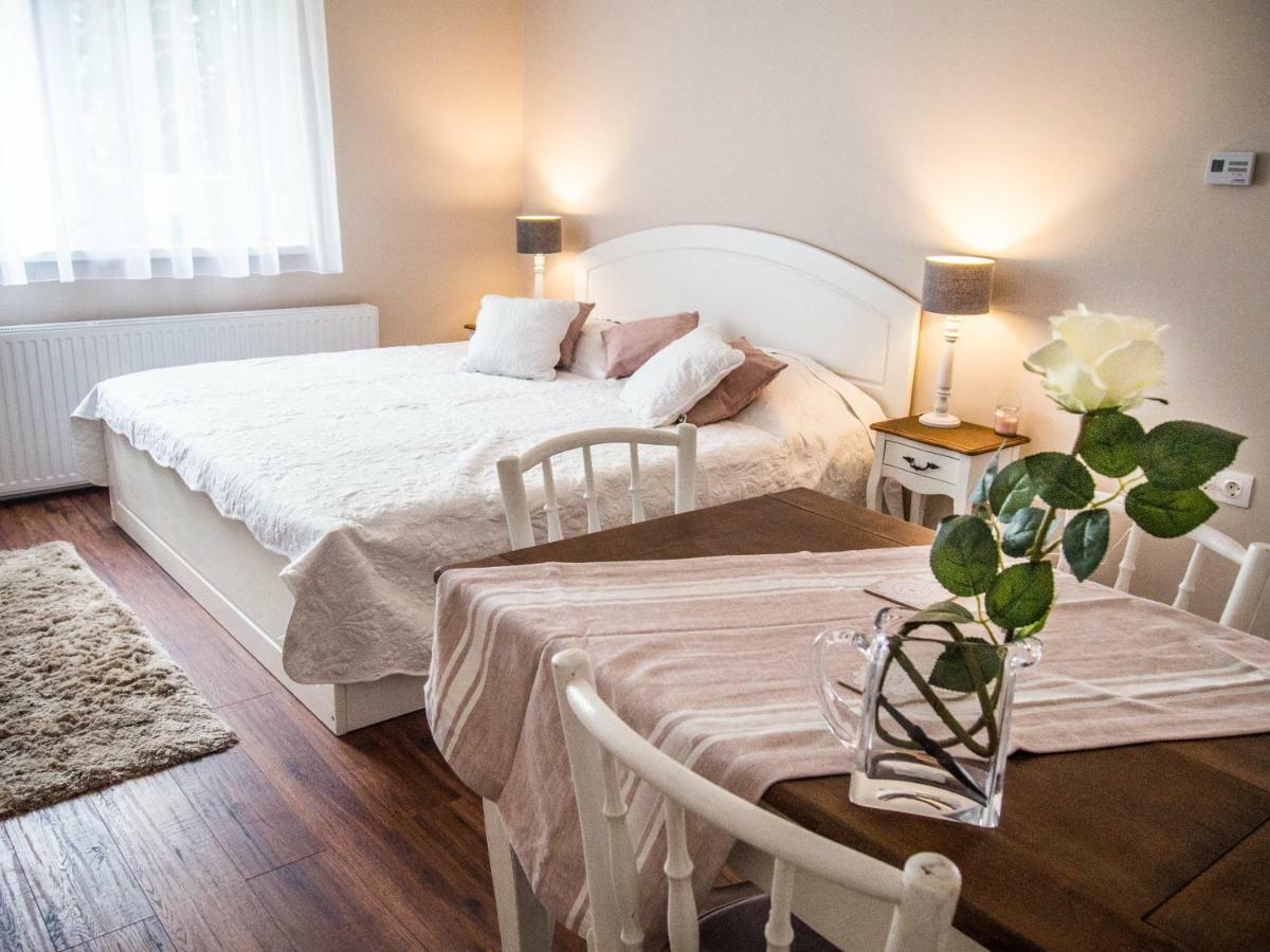 Feliz Apartman Gyula Exterior photo