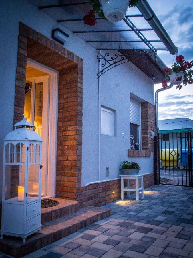 Feliz Apartman Gyula Exterior photo