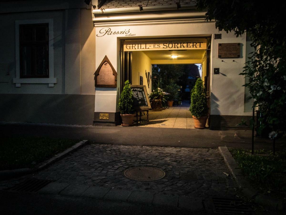 Feliz Apartman Gyula Exterior photo