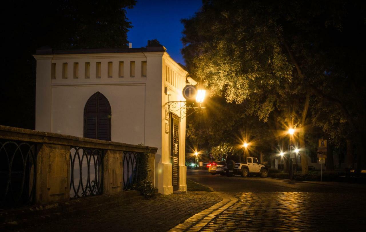 Feliz Apartman Gyula Exterior photo