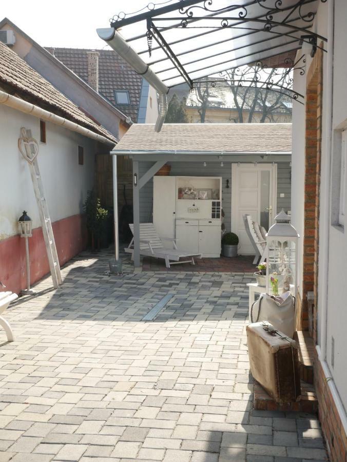 Feliz Apartman Gyula Exterior photo