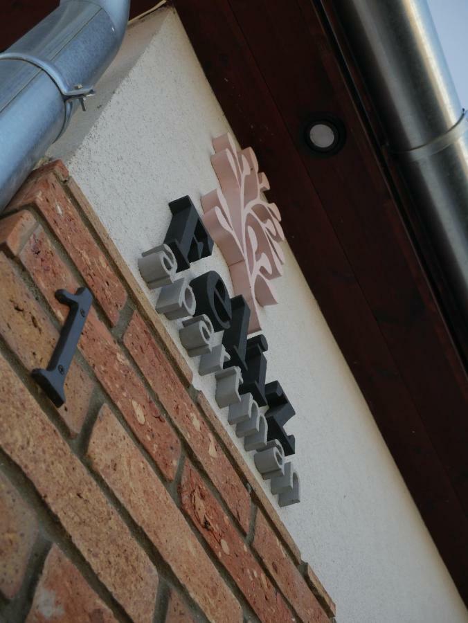 Feliz Apartman Gyula Exterior photo